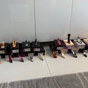 Lot of 18 Just the Right Shoe by Raine